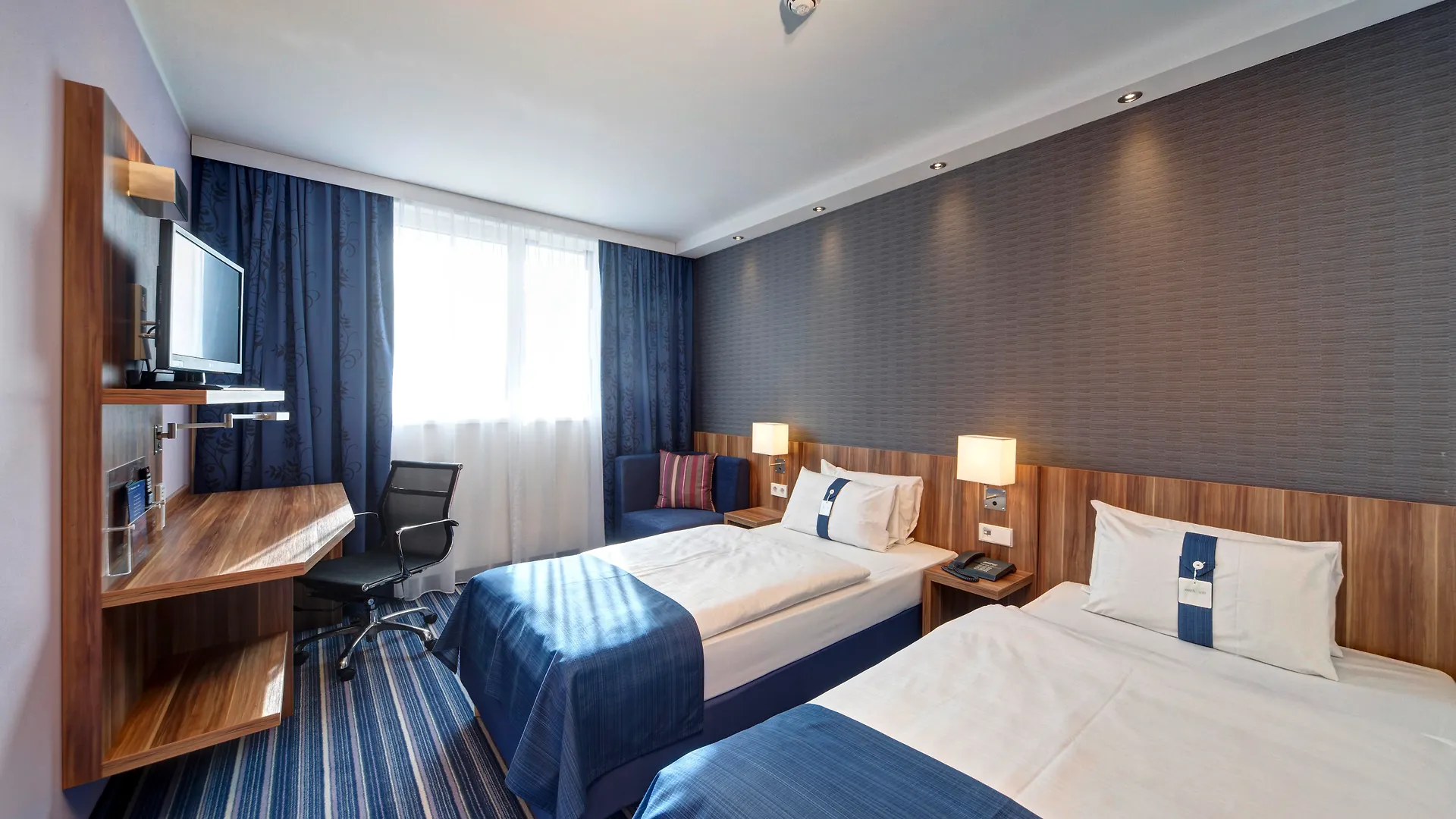 Hotel Holiday Inn Express Augsburg By Ihg