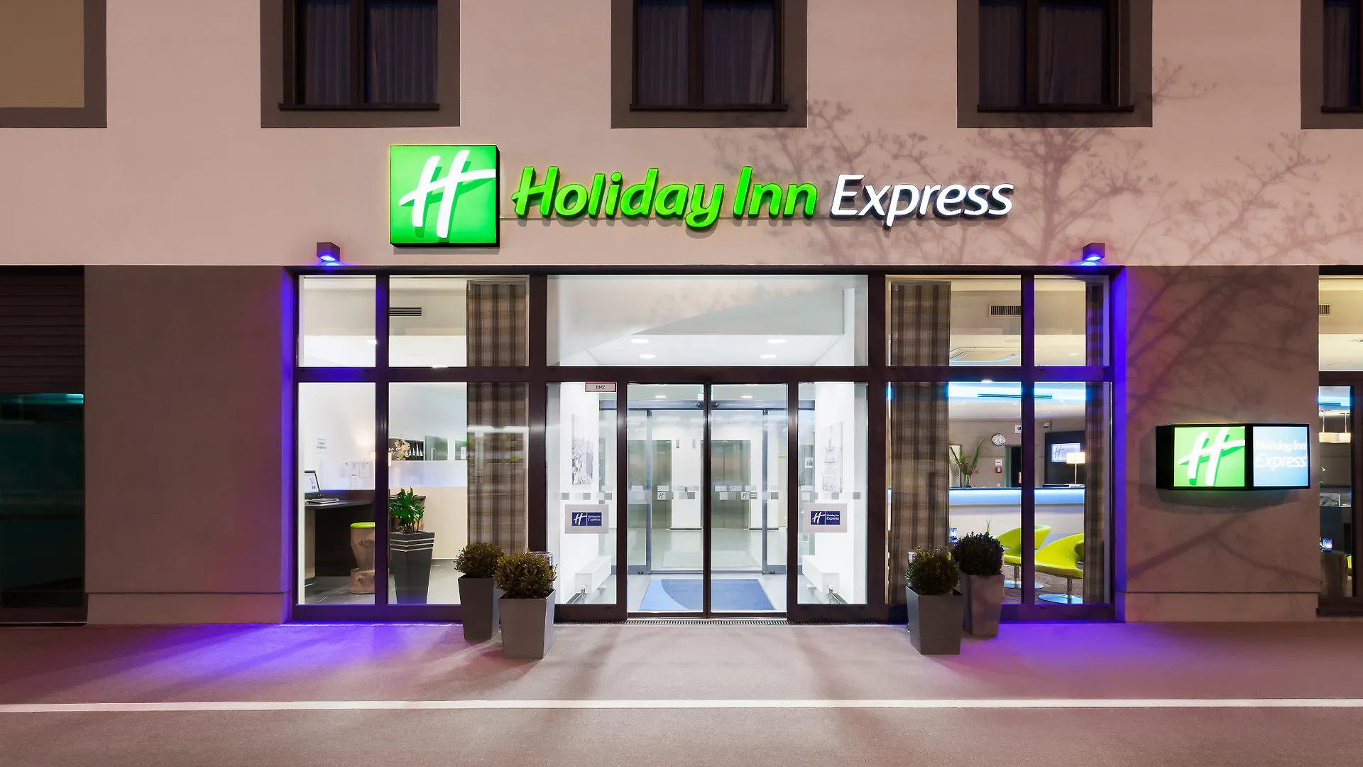 Holiday Inn Express Augsburg By Ihg 3*,