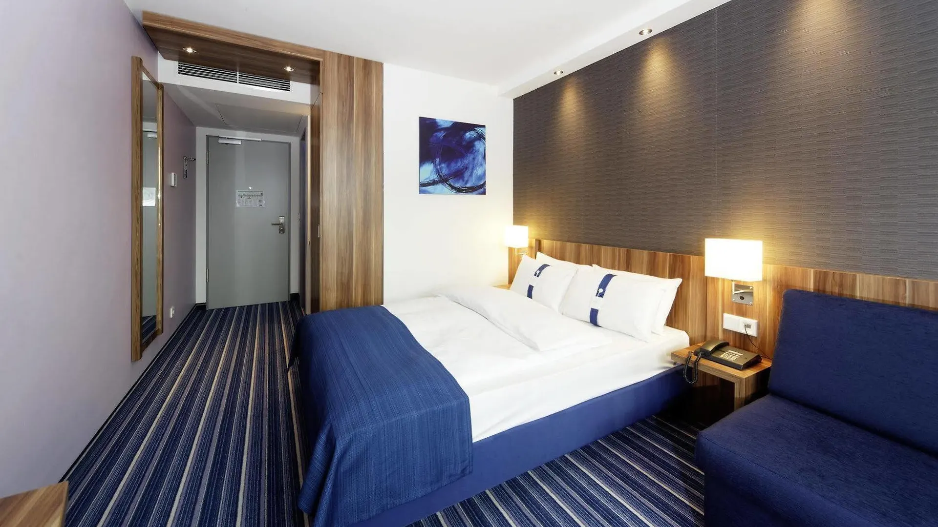 Holiday Inn Express Augsburg By Ihg 3*,